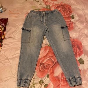 Size not fit, brand is almost famous, size Extra-large and Color is bluish🙏♥️